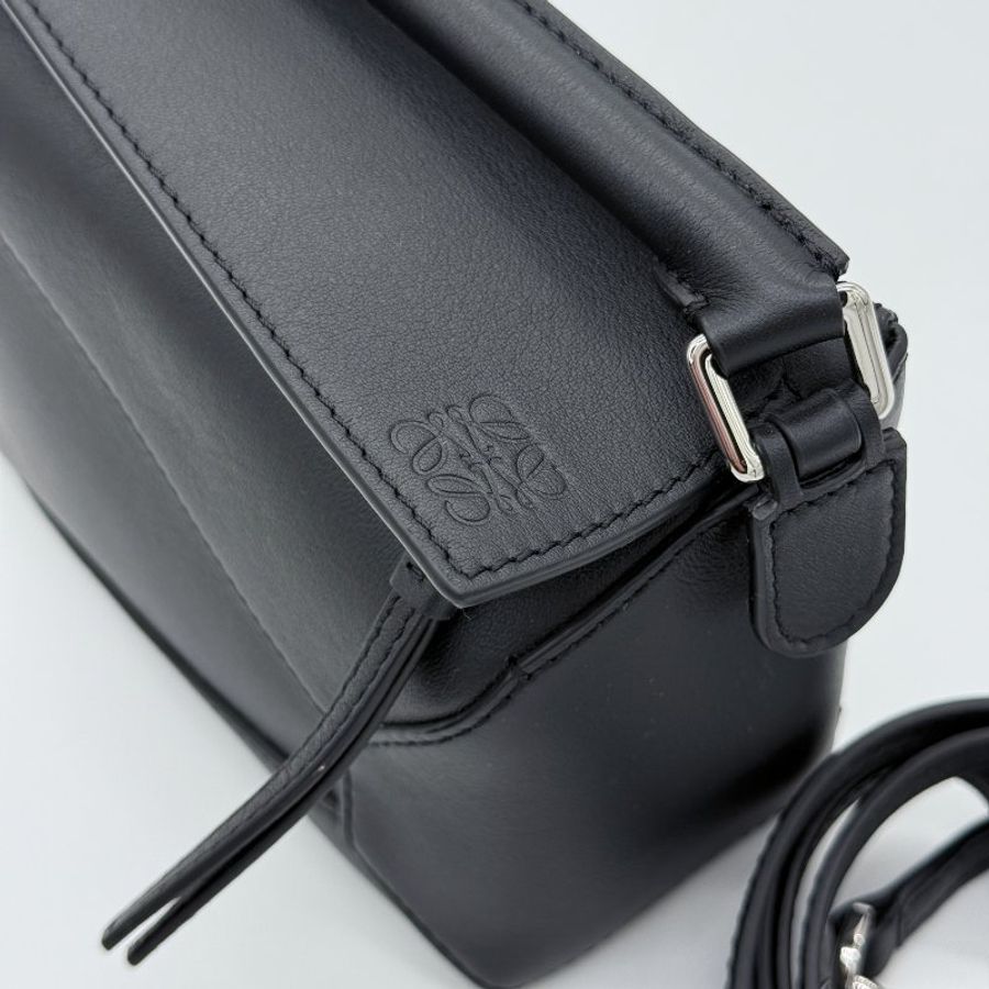 超級新♥️專櫃 15 萬 Loewe 羅威 Mini Puzzle Edge 黑色 牛皮 肩背包 手提包-10