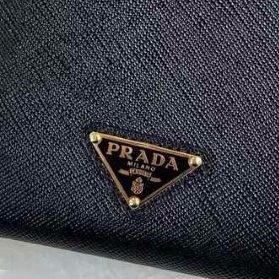 Prada zip wallet ( Black )-4