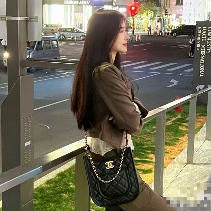 Chanel 24S黑金豎版hobo金扣鏈條包24×22×6 95新 配件塵袋-0