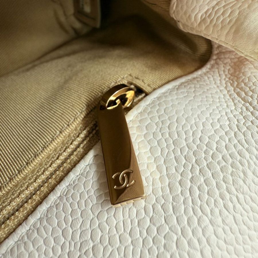 CHANEL - 白色牛皮淡金釦鏈條口蓋包-20