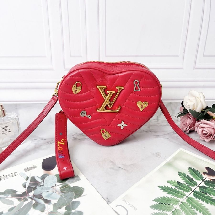 LV 紅色愛心NEW WAVE HEART斜背包 18*15.5*5 98新配件塵袋-4