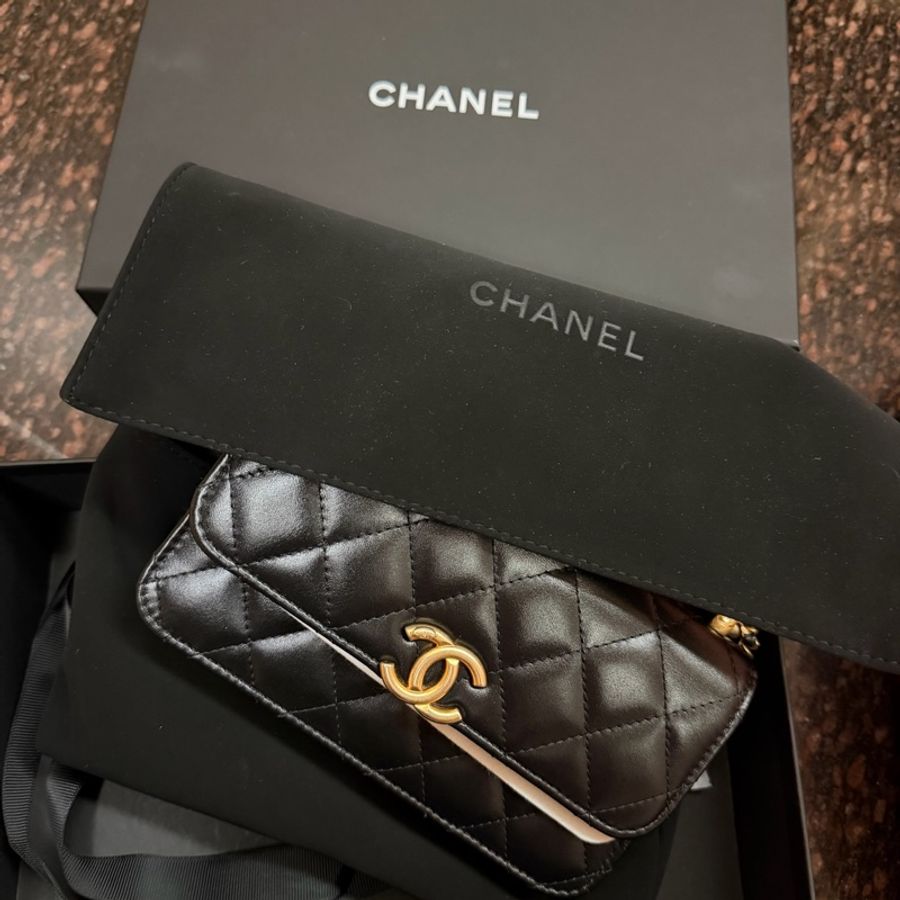 Chanel 仿舊金雙C小牛皮雙金球斜背包AP3652-0
