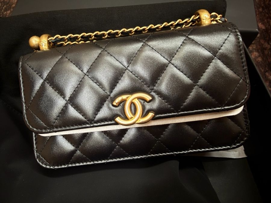 Chanel 仿舊金雙C小牛皮雙金球斜背包AP3652-5