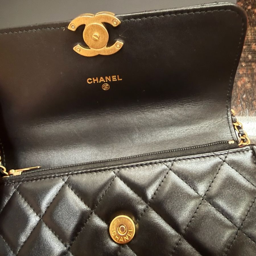 Chanel 仿舊金雙C小牛皮雙金球斜背包AP3652-8