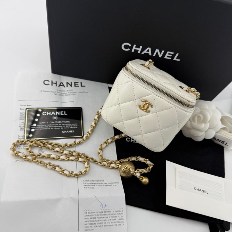 Chanel 2021 Lambskin Leather White Quilted Classic Mini Vanity Case with Chain in Gold-tone Metal Hardware-12