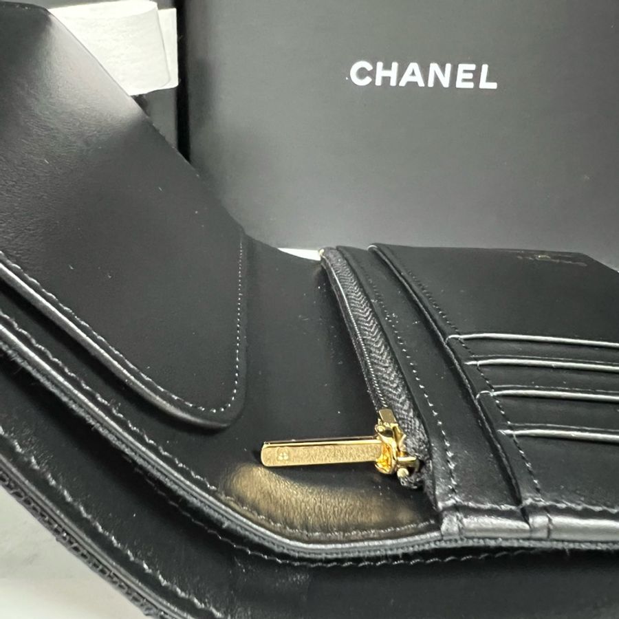 CHANEL Coco Crush 護照錢包(全新 全配)-15