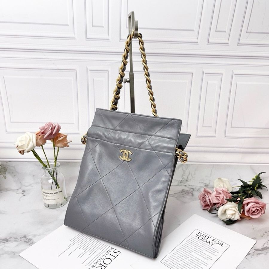 chanel 灰色羊皮福袋抽繩水桶手提包 21.5*26.5*7cm 98新配件塵袋-4