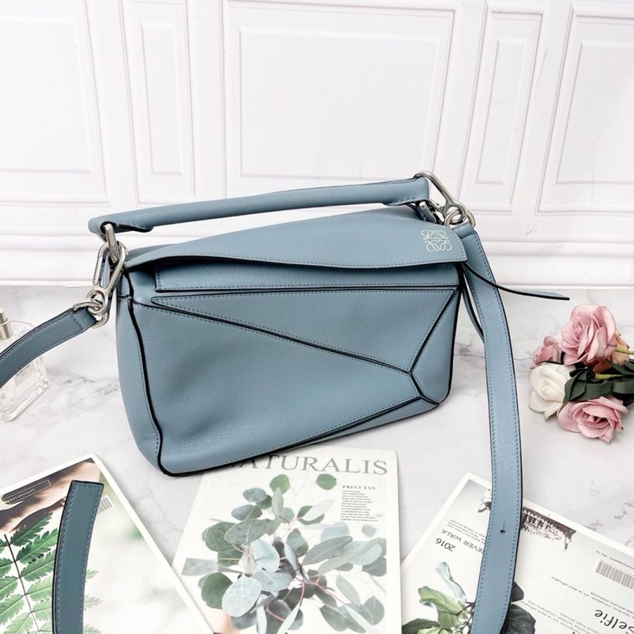 loewe 藍色牛皮puzzle 24*16*10 98新塵袋-3