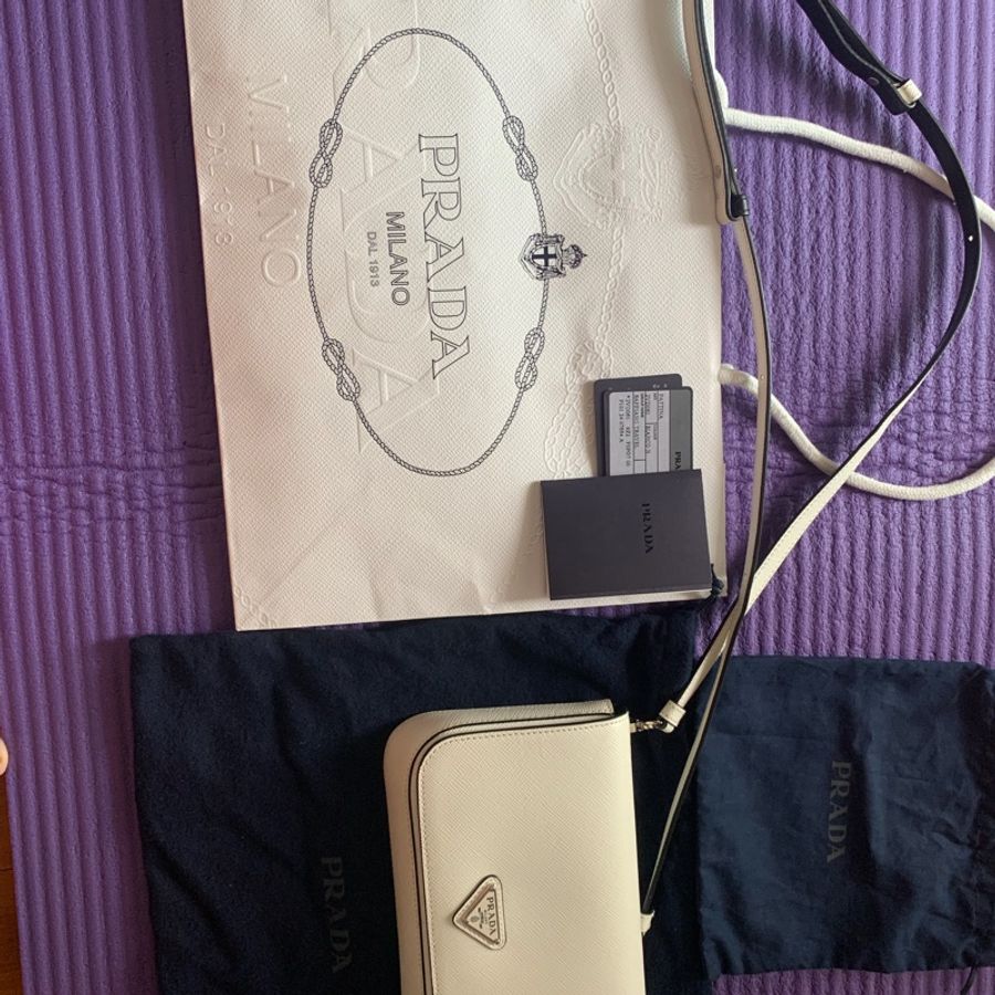 Prada Saffiano 皮革肩背包-16