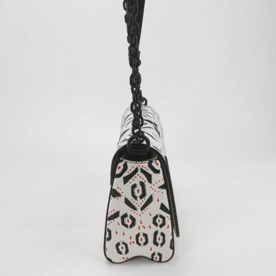 Louis Vuitton(LV)Twist中號牛皮紅點印花LV旋轉鎖扣斜挎包-3