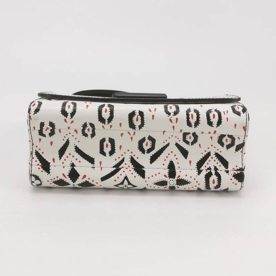 Louis Vuitton(LV)Twist中號牛皮紅點印花LV旋轉鎖扣斜挎包-5