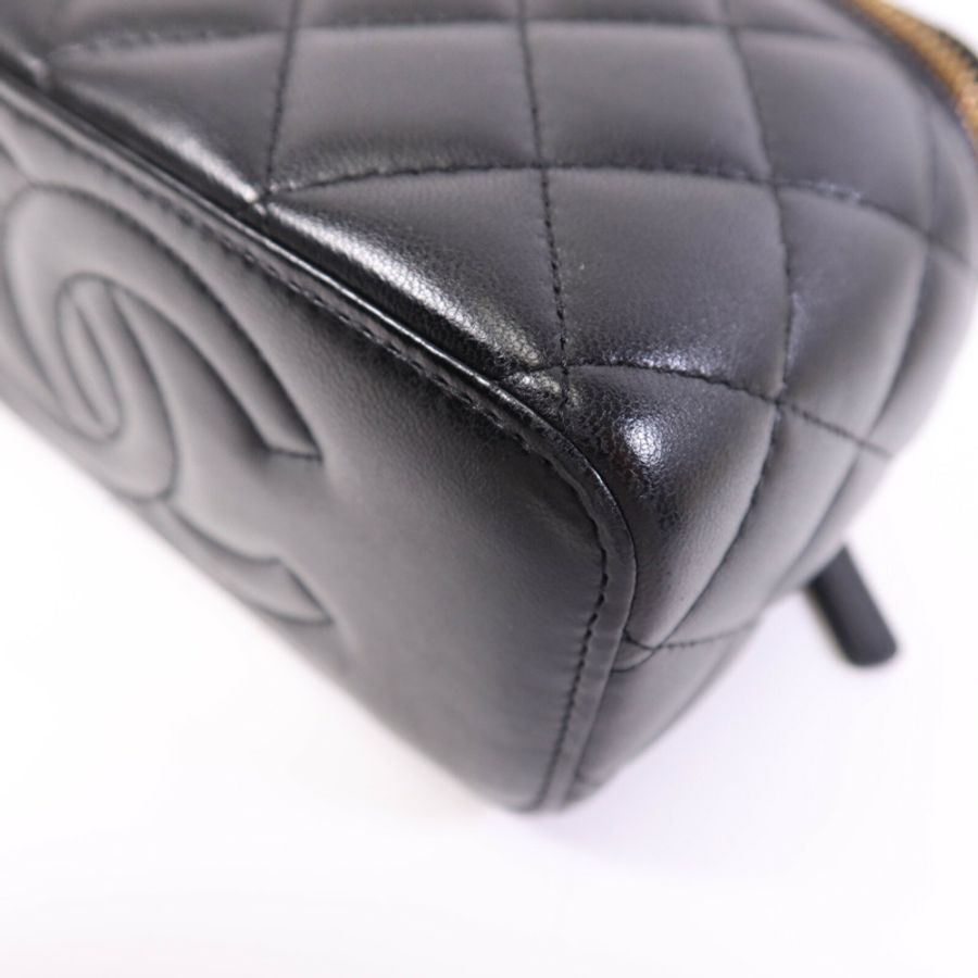 CHANEL 羊皮皮革Vanity Case金扣鏈帶肩背袋-10