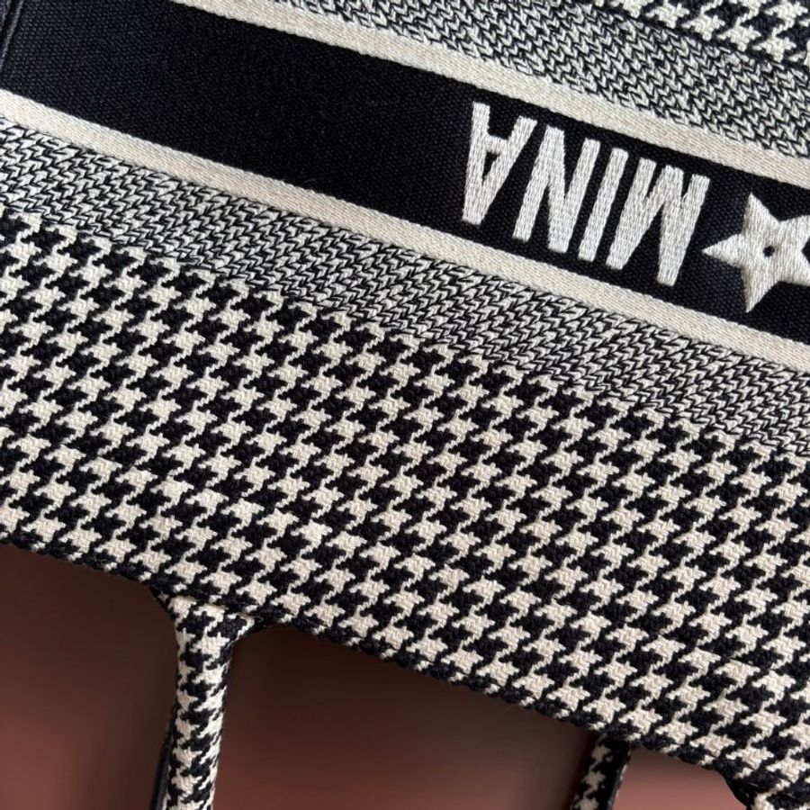 中號 ::Christian Dior:: Dior Book Tote 黑/白色千鳥格刺繡托特包 手提肩背包-7