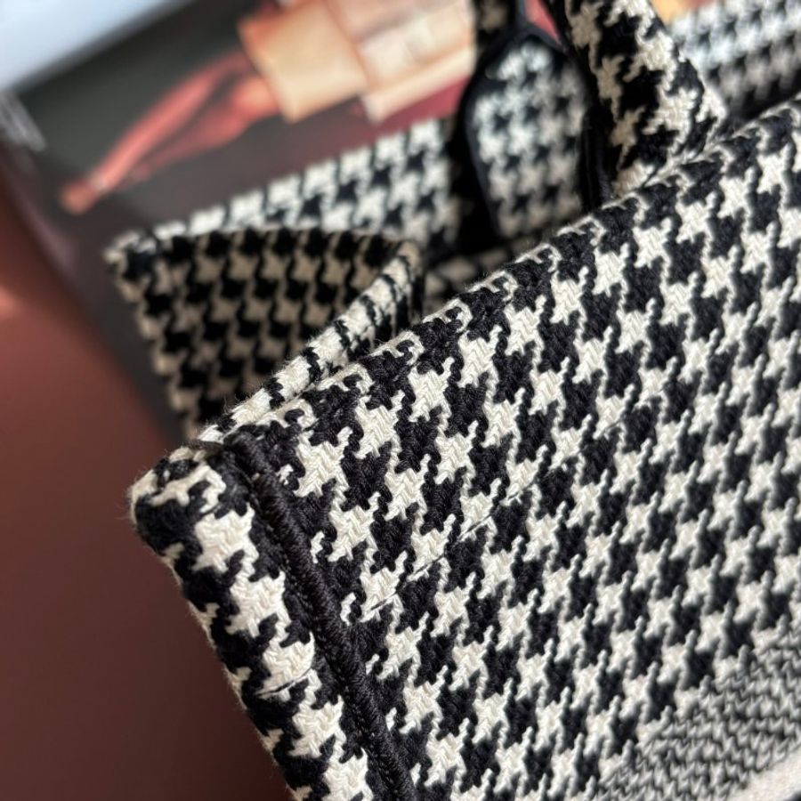 中號 ::Christian Dior:: Dior Book Tote 黑/白色千鳥格刺繡托特包 手提肩背包-9