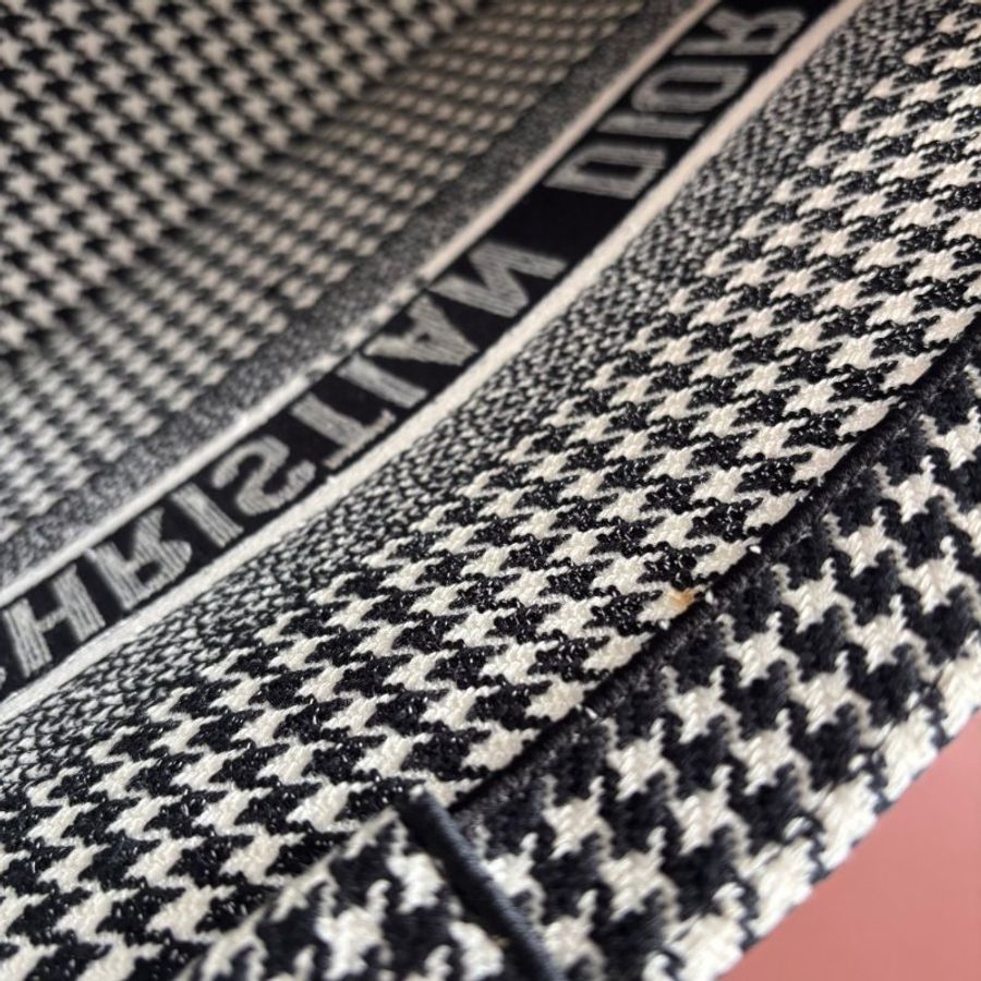 中號 ::Christian Dior:: Dior Book Tote 黑/白色千鳥格刺繡托特包 手提肩背包-13