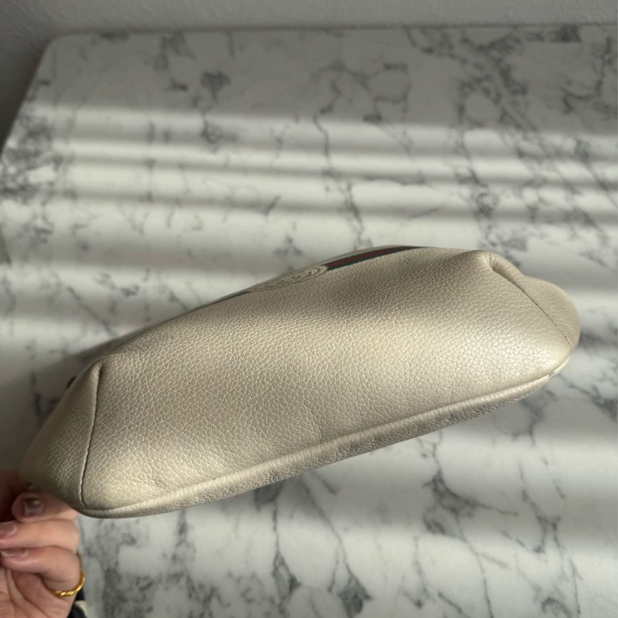 Gucci白皮革胸口包-3
