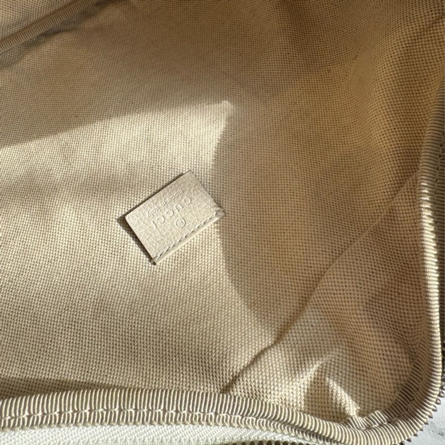 Gucci白皮革胸口包-25