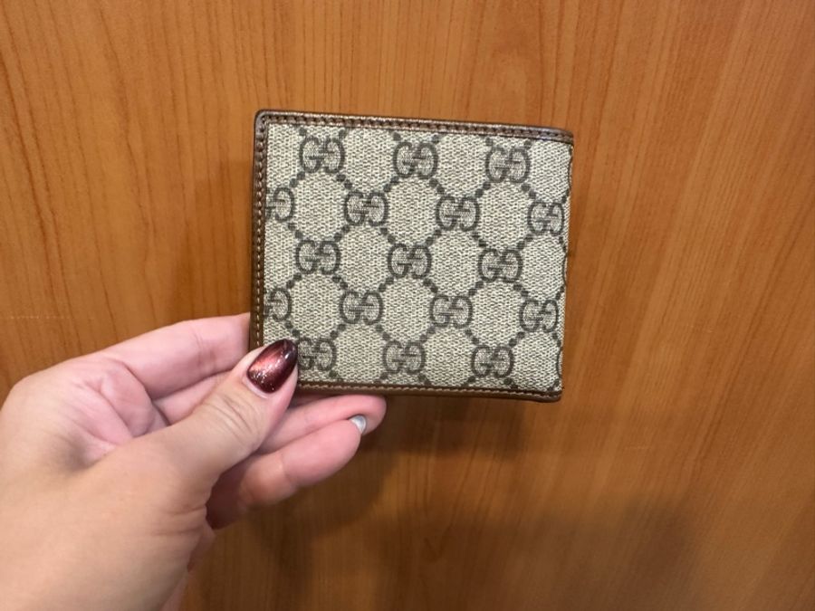 Gucci PVC咖牛皮Interlocking對開8卡短夾-1
