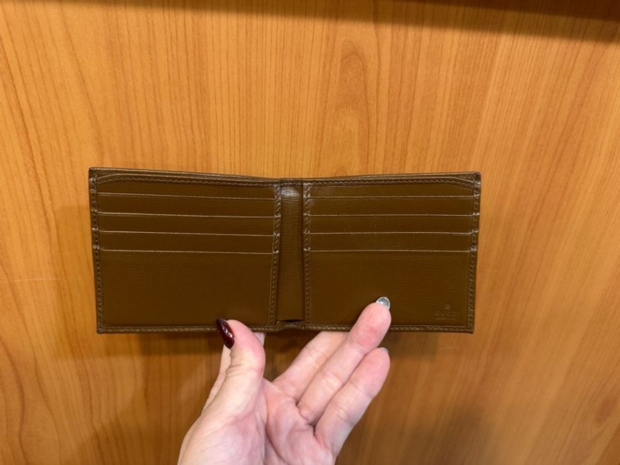 Gucci PVC咖牛皮Interlocking對開8卡短夾-5