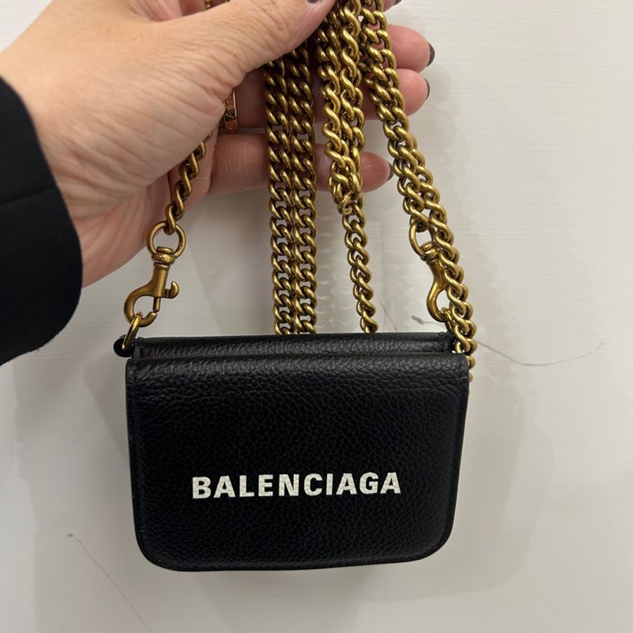 Balenciaga 黑牛皮前釦零錢袋後三折三卡短夾-0