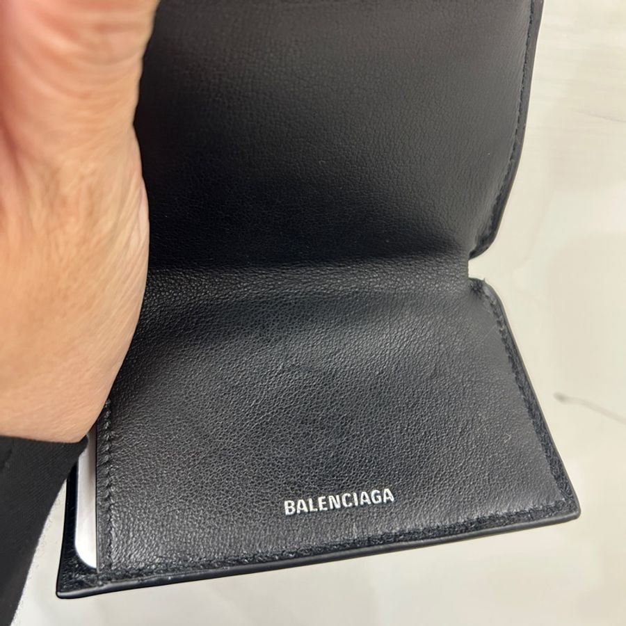 Balenciaga 黑牛皮前釦零錢袋後三折三卡短夾-7