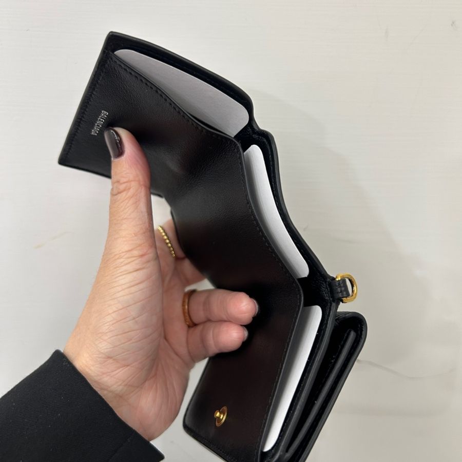 Balenciaga 黑牛皮前釦零錢袋後三折三卡短夾-8