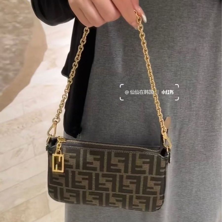 Fendi 迷你鏈條包-4