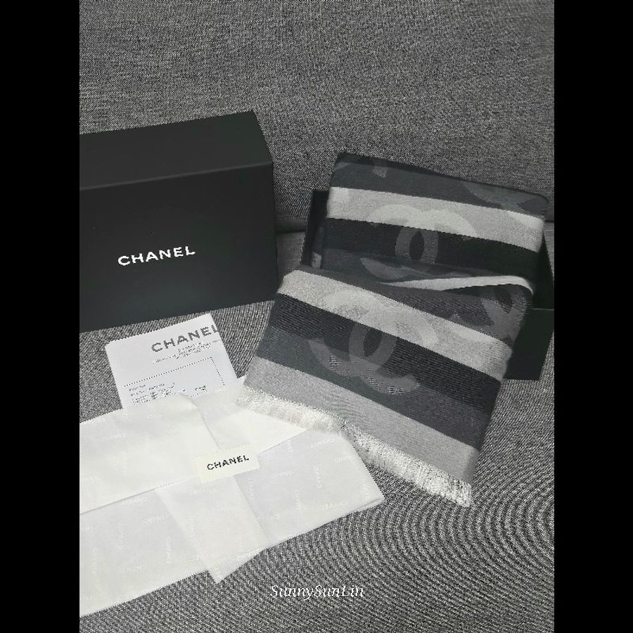 Chanel 黑灰條紋 CC Logo 圍巾 🈶購證 絲巾 披肩 全新-8