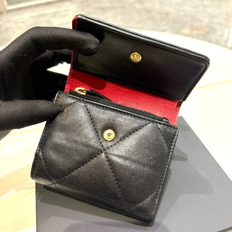 *SHIHNA名牌精品* CHANEL 19 黑色羊皮金釦 三折短夾-4