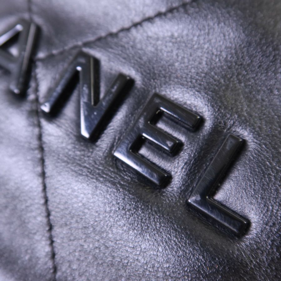 CHANEL 牛皮皮革Chanel 22銀扣鏈帶背包-10