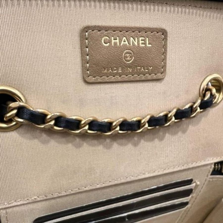 東區正精品㊣CHANEL AP2303 香奈兒黑色羊皮金球拉鍊皮穿鍊化妝箱包金球包斜背包 RZ5332-1