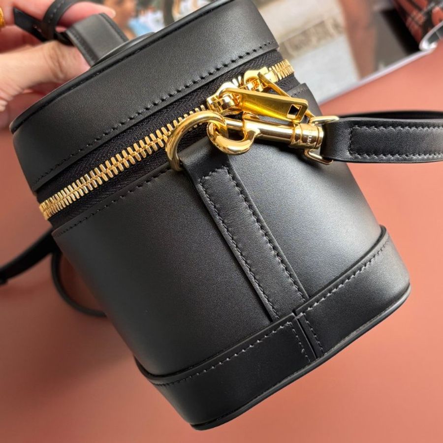 ::CELINE:: Calfskin Shoulder Bag, Crossbody Bag 黑色滑面皮革箱型化妝包 盒子包 手提包 斜背包-7