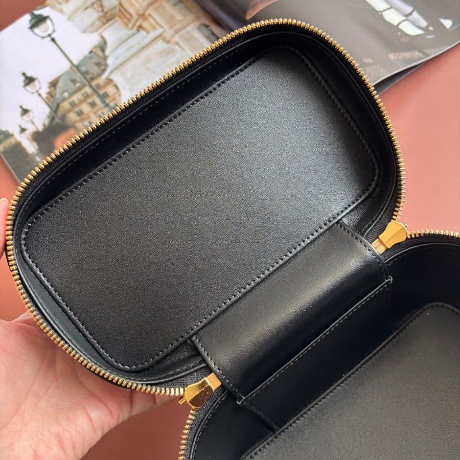 ::CELINE:: Calfskin Shoulder Bag, Crossbody Bag 黑色滑面皮革箱型化妝包 盒子包 手提包 斜背包-17
