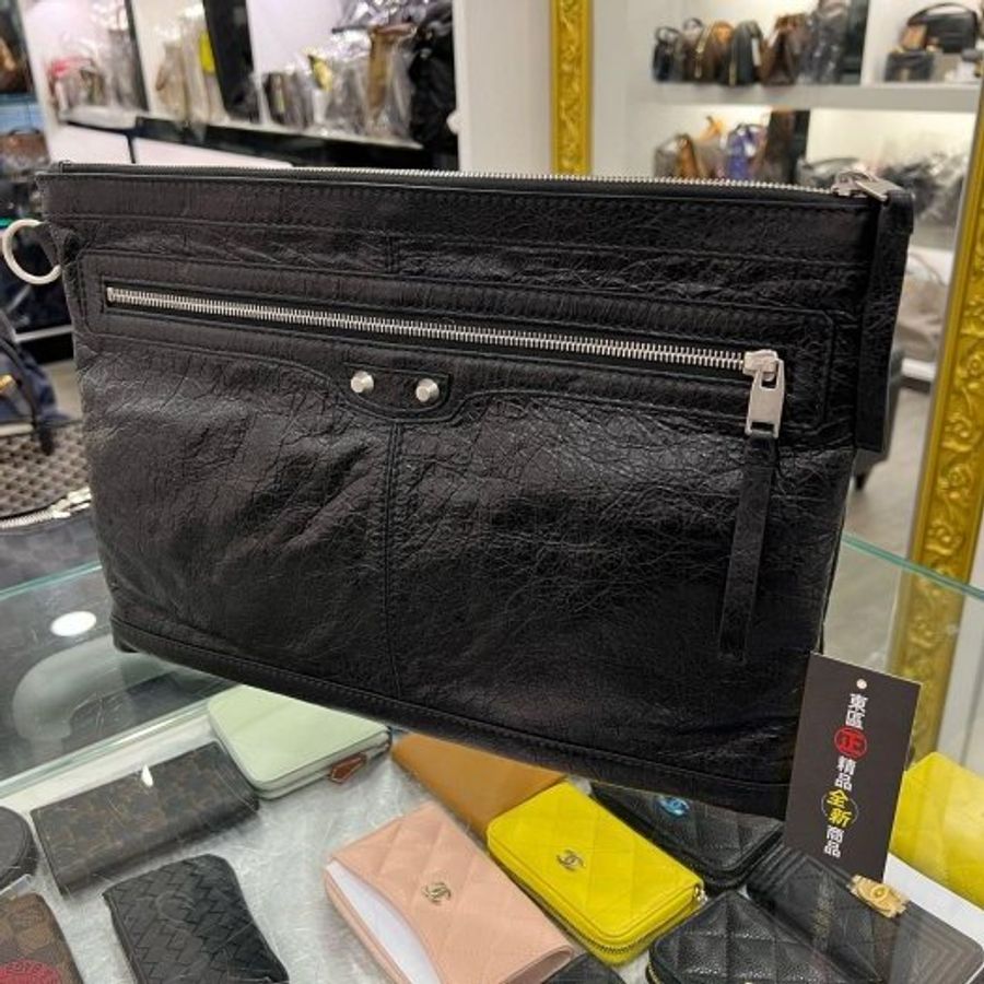 東區正精品㊣BALENCIAGA Clip M 273023 全新未使用黑色小銀釦機車包拉鍊手拿包city RA1762-1