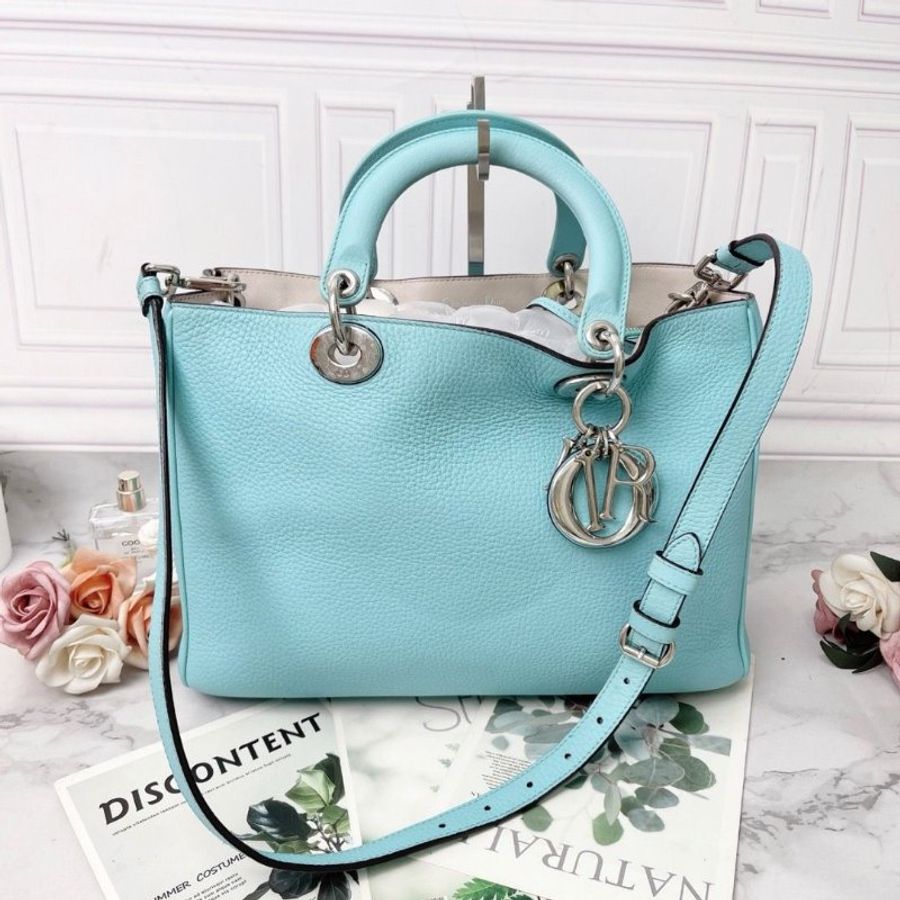 Dior 天藍色issimo肩背包32*12*22 9新 配件塵袋-1