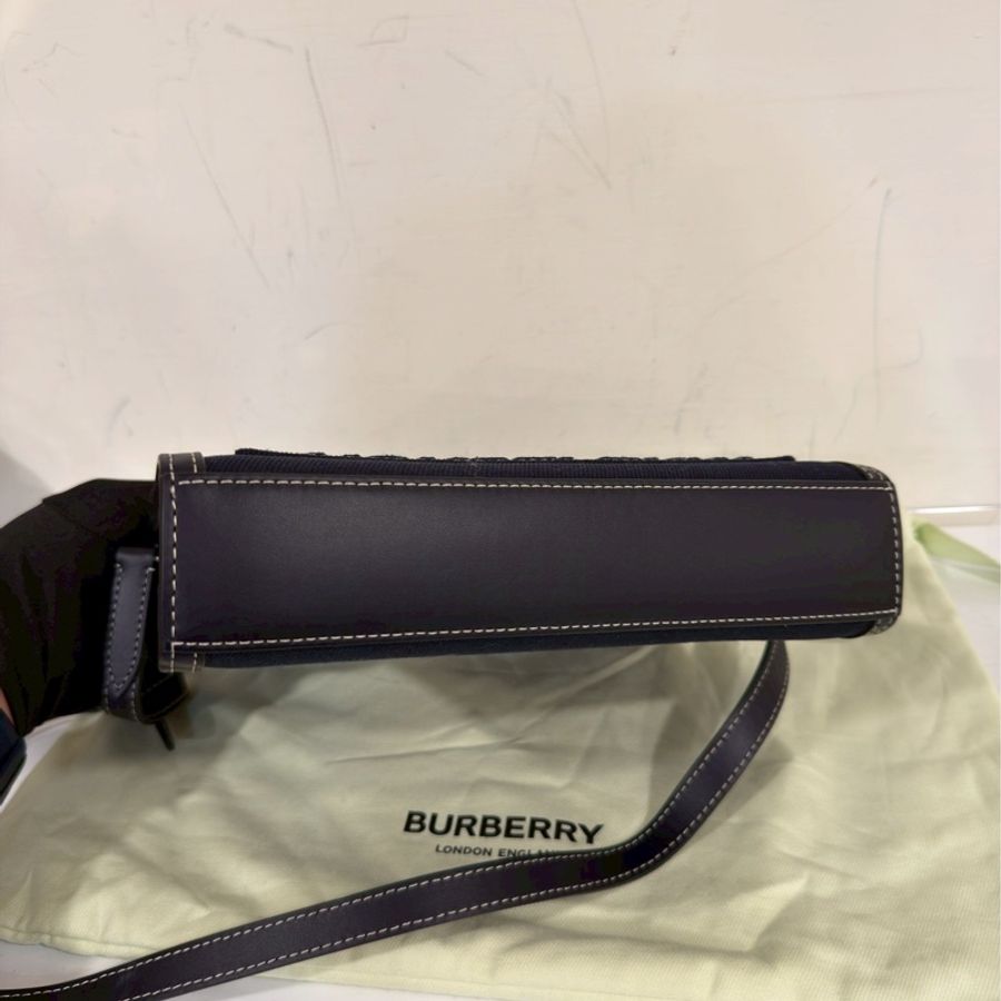 實用設計款❤️🔥 超低價😍Burberry黑色帆布拼皮刺繡Logo手提斜背包-9