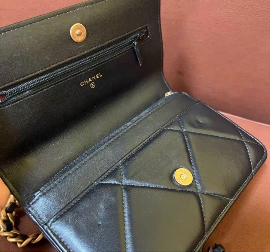 【94%新✨ 全部最抵】 Chanel 19bag woc 黑色牛皮金扣 芯片款-6