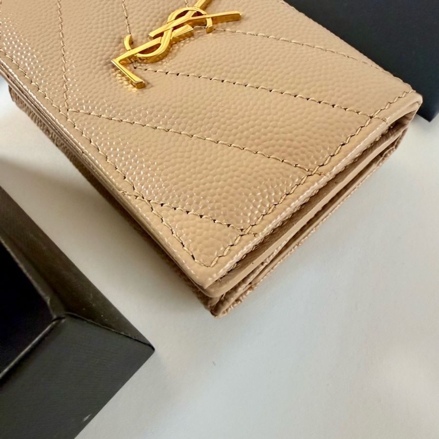 ✔️ Saint Laurent Paris YSL 聖羅蘭 魚子醬牛皮三折短夾(藕粉)-6