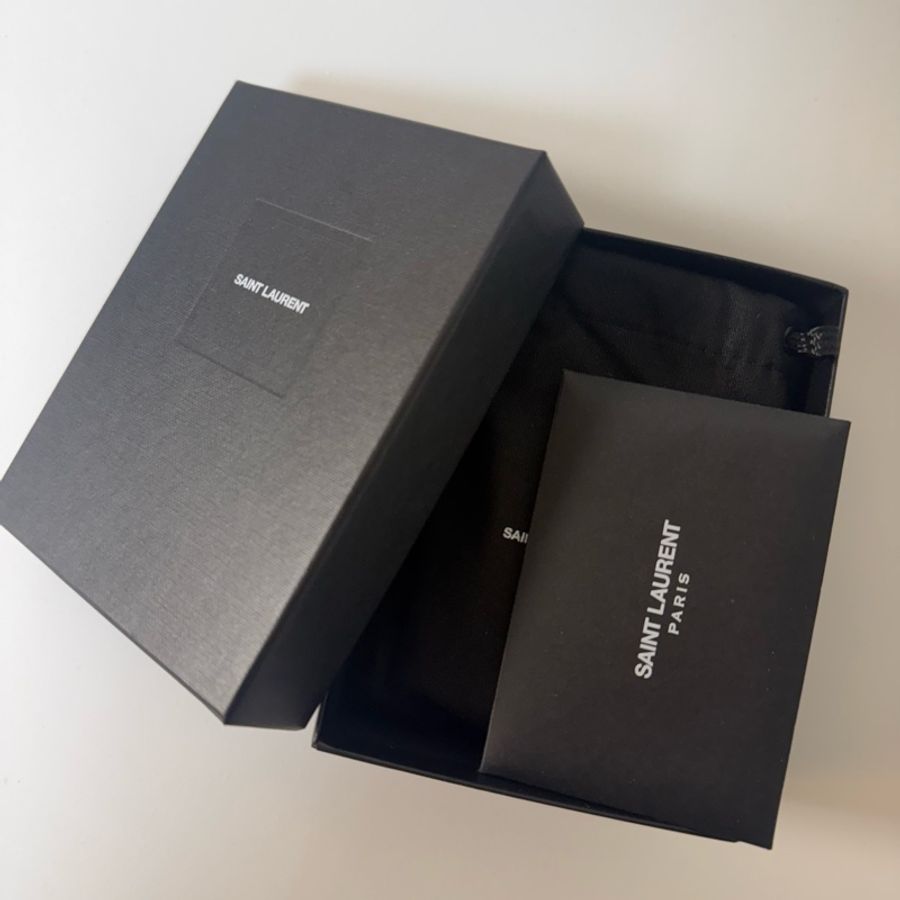 ✔️ Saint Laurent Paris YSL 聖羅蘭 魚子醬牛皮三折短夾(藕粉)-22