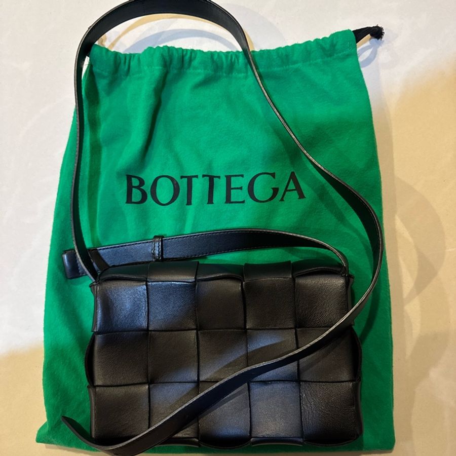 Bottega Veneta經典黑色款-0