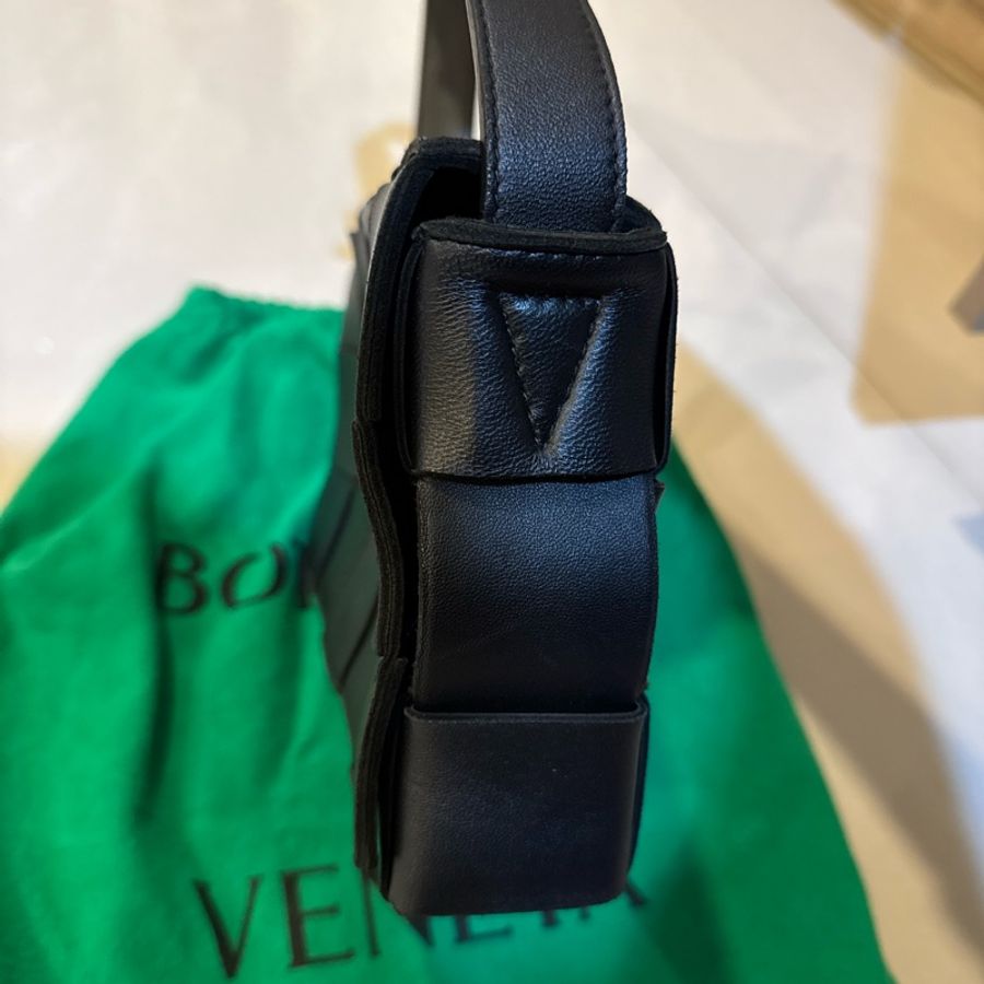 Bottega Veneta經典黑色款-4