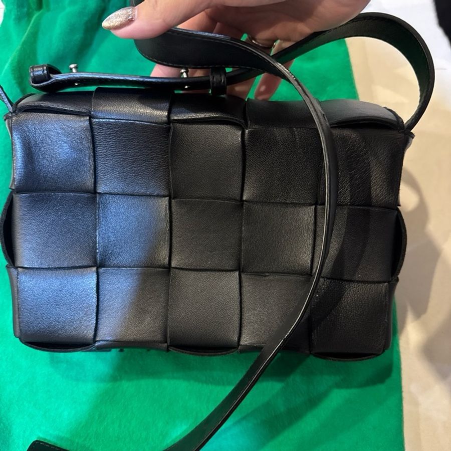 Bottega Veneta經典黑色款-6