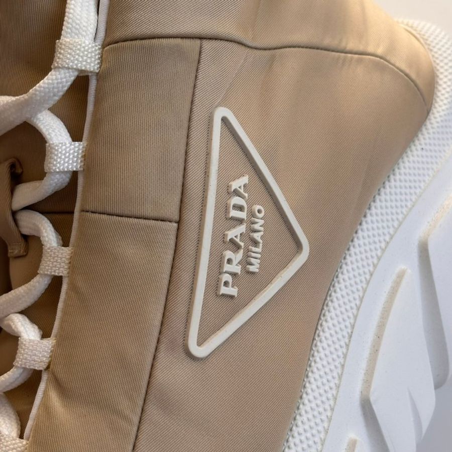 ::PRADA:: Calzature Donna Sneakers 沙色尼龍潮流白底高筒休閒鞋 運動鞋 (38.5號)-16