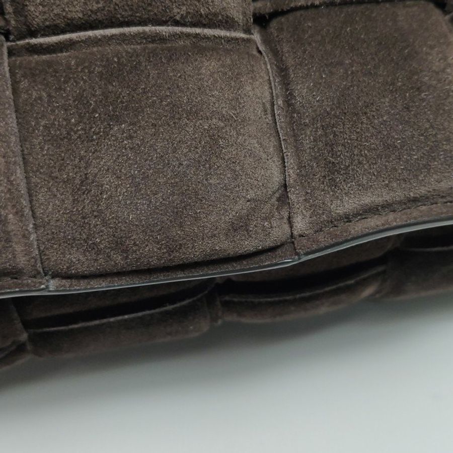 Bottega Veneta Cassette翻毛皮純色Intreccio編織斜挎包單肩包-19