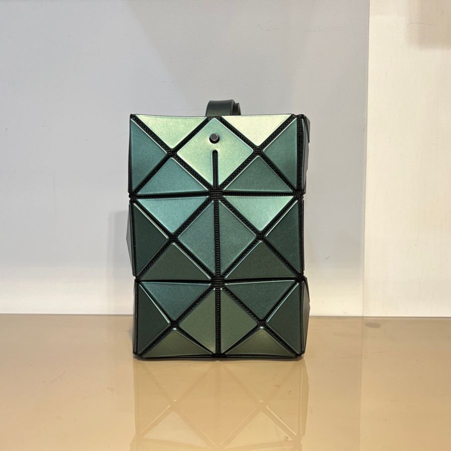 IsseyMiyake綠塑料黑銀釦Mini手提包-1