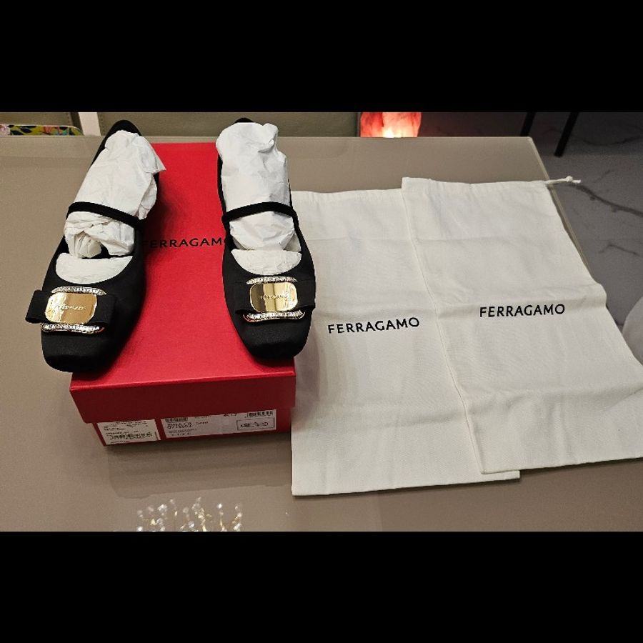 Ferragamo黑色緞面芭蕾舞鞋-0