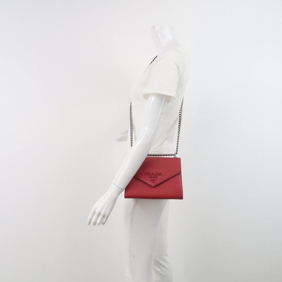 Prada Monochrome牛皮純色字母logo信封式翻蓋斜挎包-1