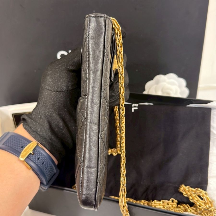 🈶購證99新🆕解放雙手😍Chanel黑金leboy菱格紋手機包斜背包-6