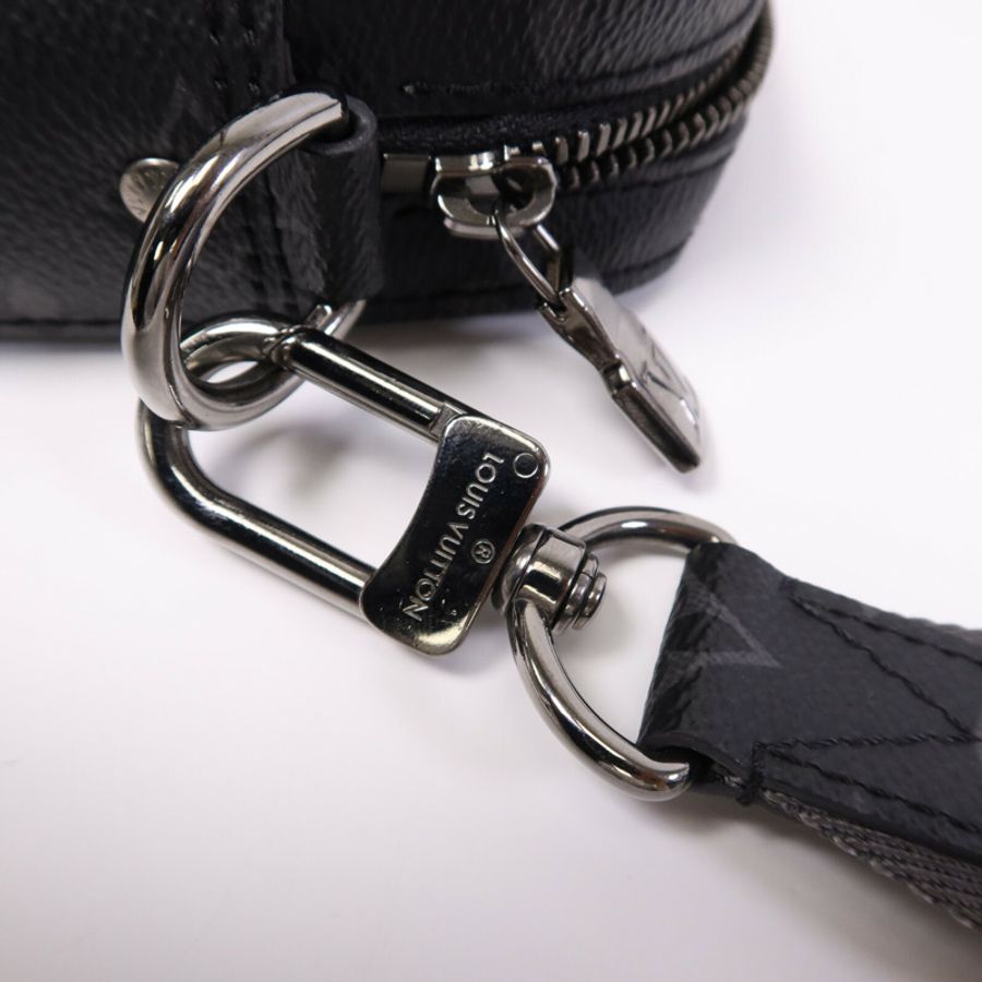 LOUIS VUITTON Monogram Eclipse YK x Trio Messenger銀扣肩背袋-6
