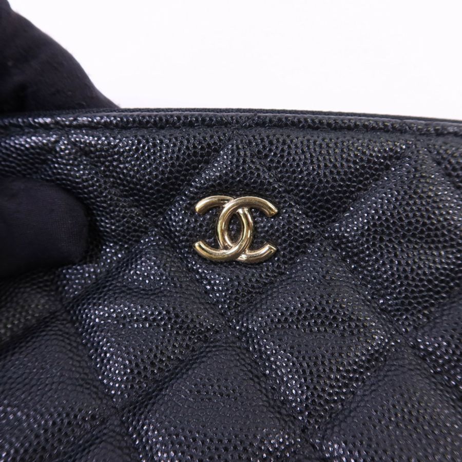 CHANEL 牛皮皮革Pouch金扣手拿包-8